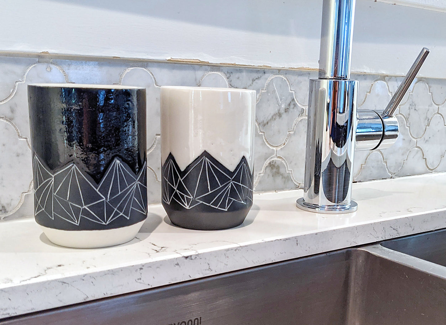 Geometric Mountain Tumbler - Black