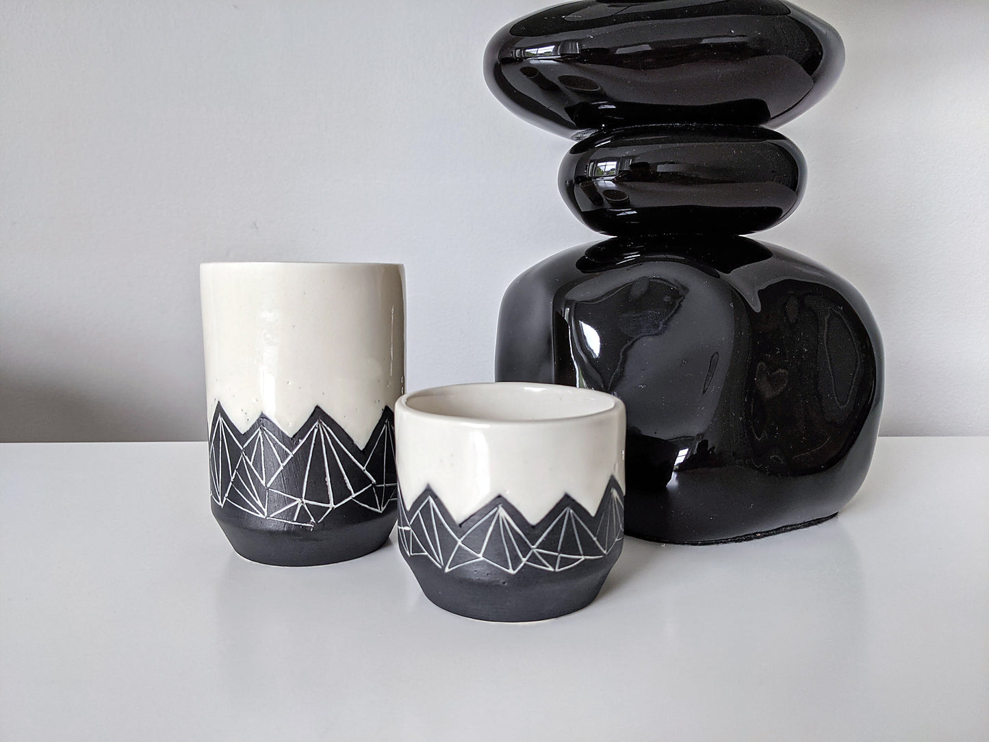 Geometric Mountain Tumbler - White and Black