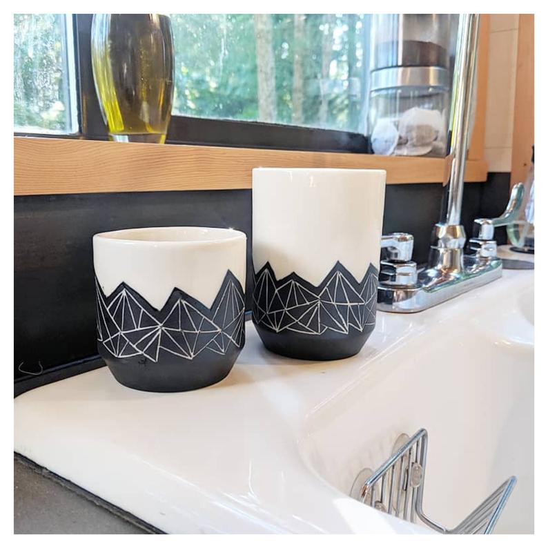 Geometric Mountain Tumbler - White and Black