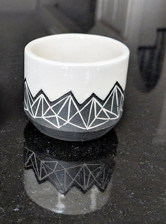 Geometric Mountain Cup - White and Black